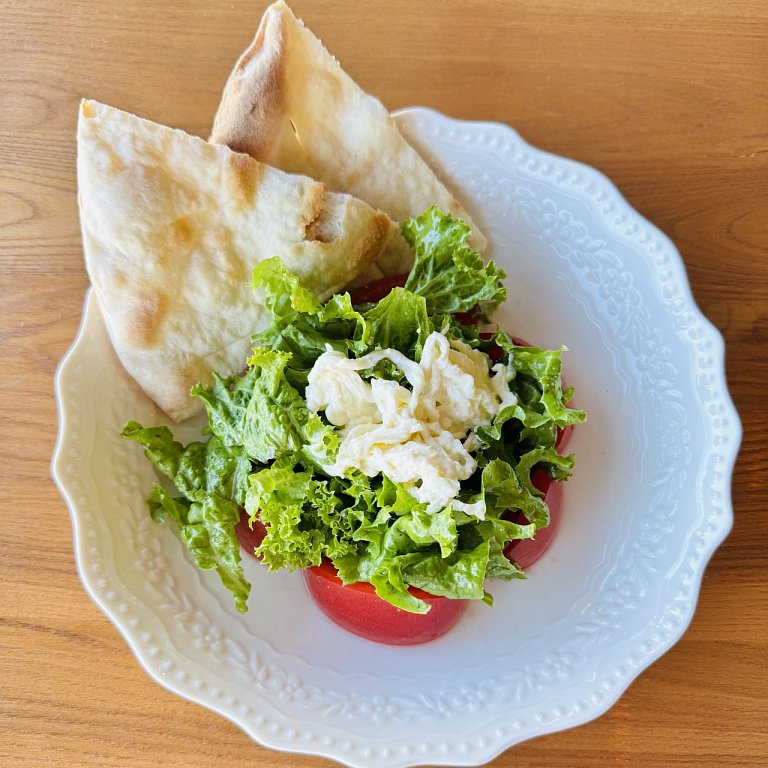 Б Со страчателлой и томатами